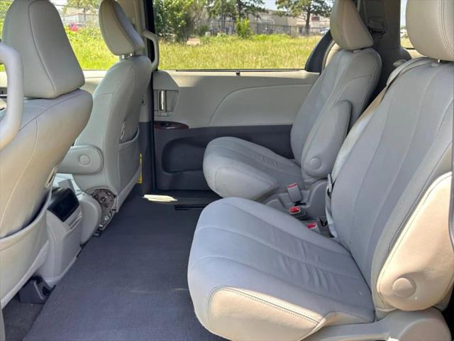 2014 Toyota Sienna XLE V6 8 Passenger
