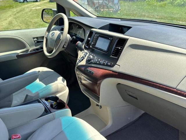 2014 Toyota Sienna XLE V6 8 Passenger