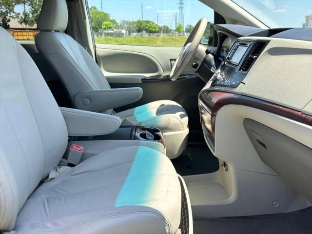 2014 Toyota Sienna XLE V6 8 Passenger