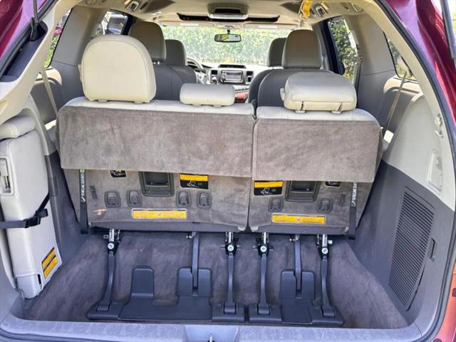 2014 Toyota Sienna XLE V6 8 Passenger