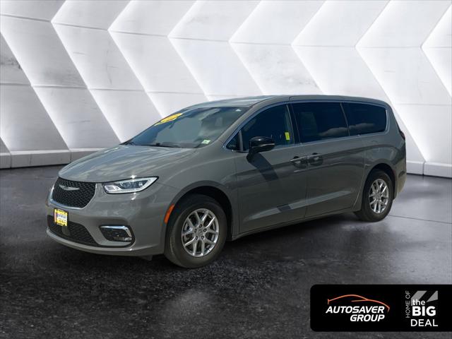 2025 Chrysler Pacifica Select for sale in Newport, VT