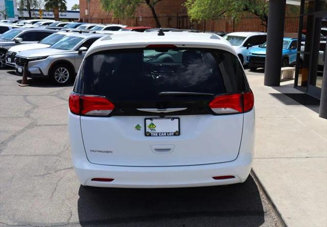 2023 Chrysler Voyager LX