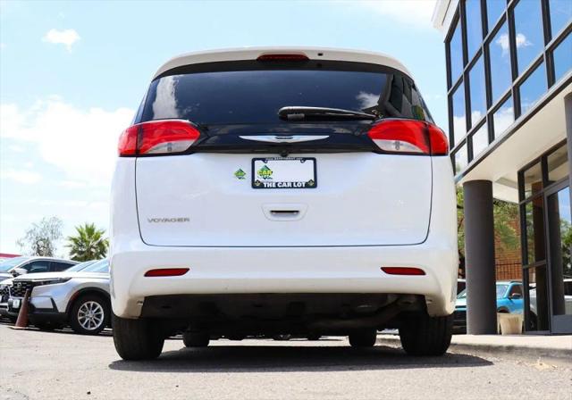 2023 Chrysler Voyager LX