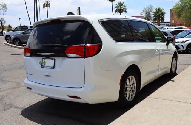 2023 Chrysler Voyager LX