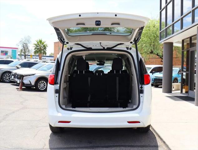 2023 Chrysler Voyager LX