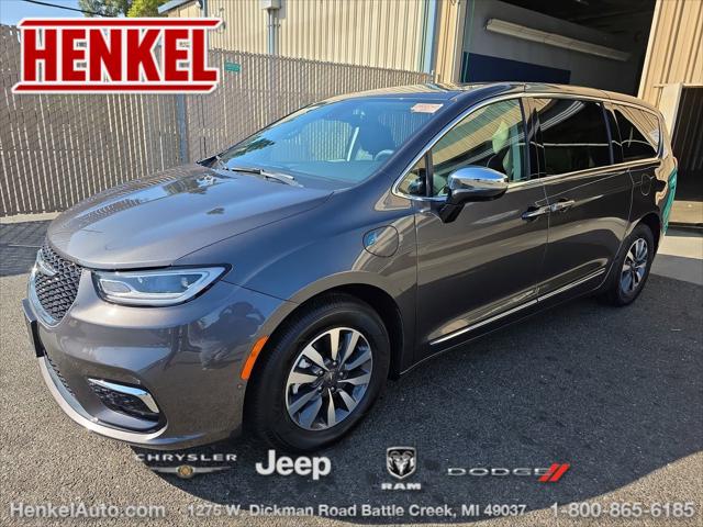 2023 Chrysler Pacifica Hybrid Limited for sale in Battle Creek, MI