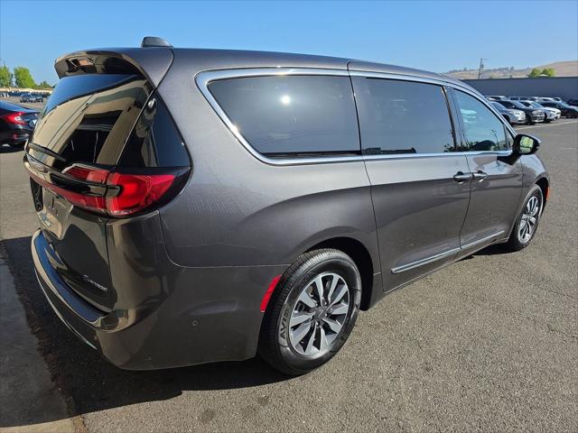 2023 Chrysler Pacifica Hybrid Limited