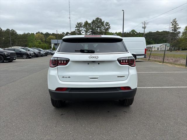 2024 Jeep Compass Latitude Lux FWD