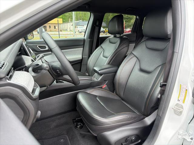 2024 Jeep Compass Latitude Lux FWD