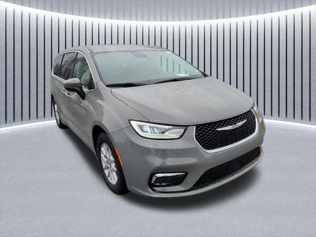 2023 Chrysler Pacifica Touring L for sale in Schaumburg, IL