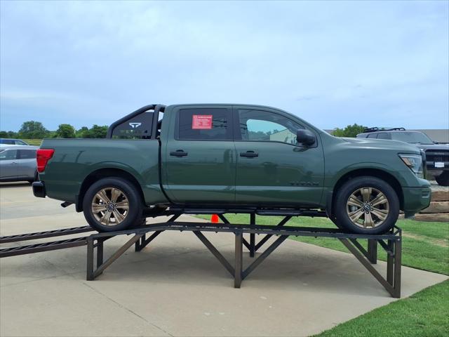 2024 Nissan Titan Crew Cab SV 4x2