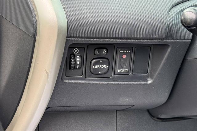 2006 Scion xA Base 4dr Hatchback w/Automatic