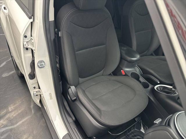 2019 Kia Soul Base 4dr Crossover 6A