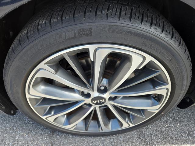 2019 Kia Cadenza Technology