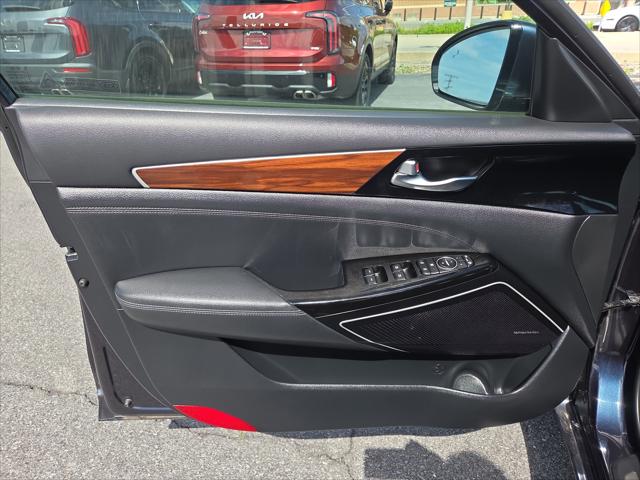 2019 Kia Cadenza Technology
