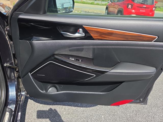 2019 Kia Cadenza Technology