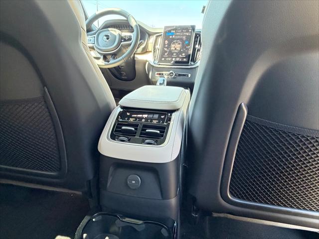 2026 Volvo XC90 Plug-In Hybrid Ultra, T8 AWD, Electric/Gasoline, Bright, 6 Seats