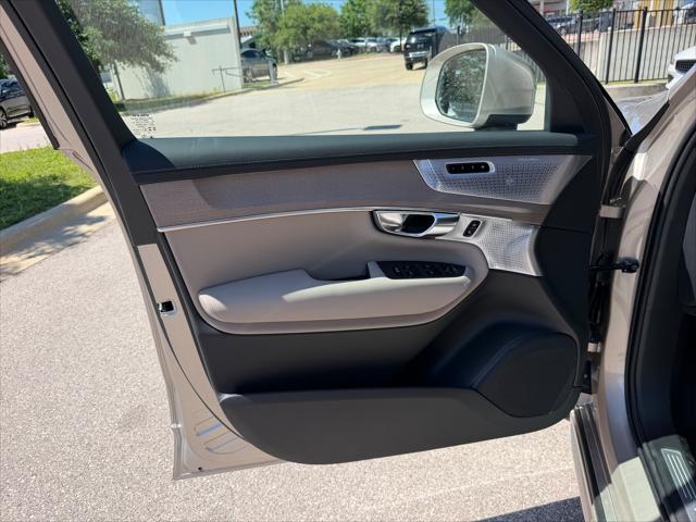 2026 Volvo XC90 Plug-In Hybrid Ultra, T8 AWD, Electric/Gasoline, Bright, 6 Seats