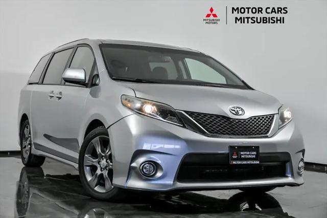 2016 Toyota Sienna SE 8 Passenger for sale in Aurora, IL