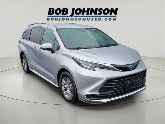 2021 Toyota Sienna LE for sale in Rochester, NY
