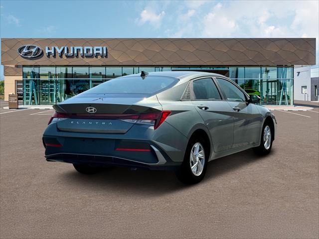 2025 Hyundai Elantra SE