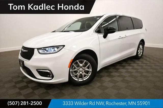 2025 Chrysler Pacifica Select for sale in Rochester, MN