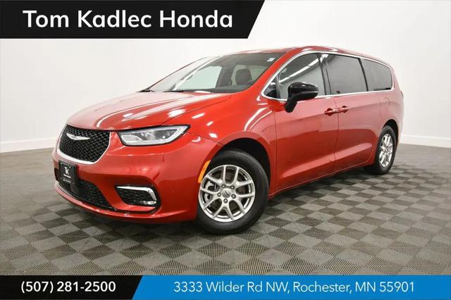 2025 Chrysler Pacifica Select for sale in Rochester, MN