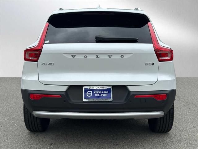 2025 Volvo XC40 B5 Core Bright Theme