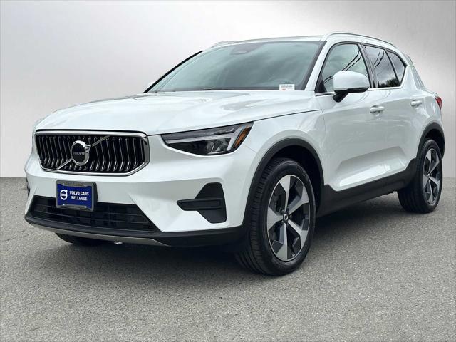2025 Volvo XC40 B5 Core Bright Theme