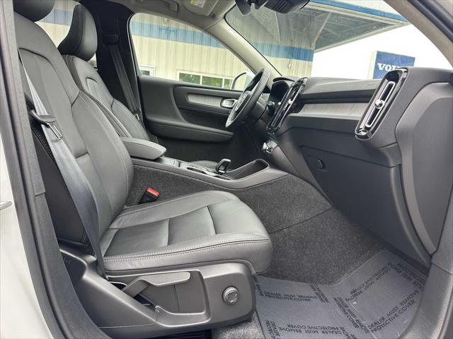 2025 Volvo XC40 B5 Core Bright Theme