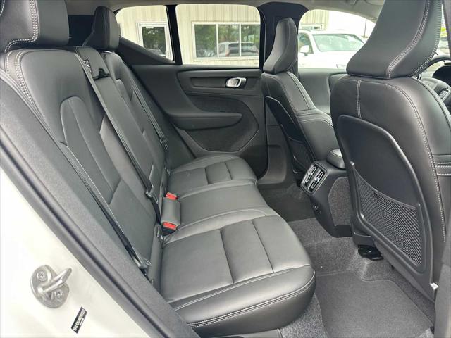 2025 Volvo XC40 B5 Core Bright Theme
