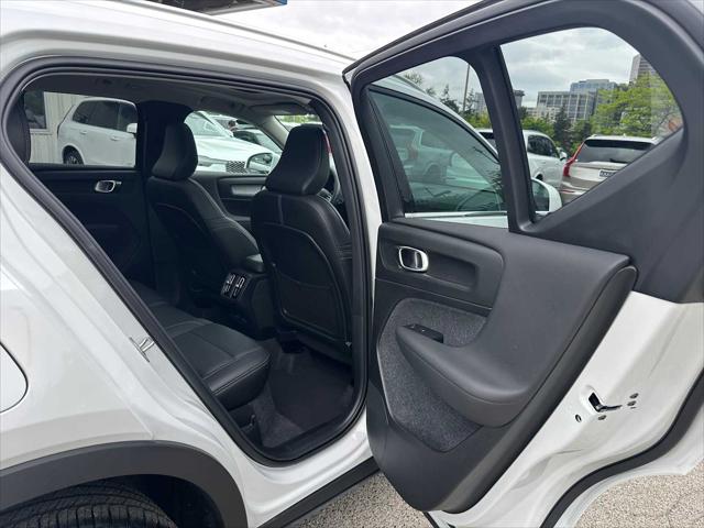 2025 Volvo XC40 B5 Core Bright Theme