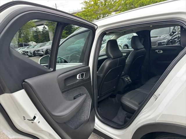 2025 Volvo XC40 B5 Core Bright Theme