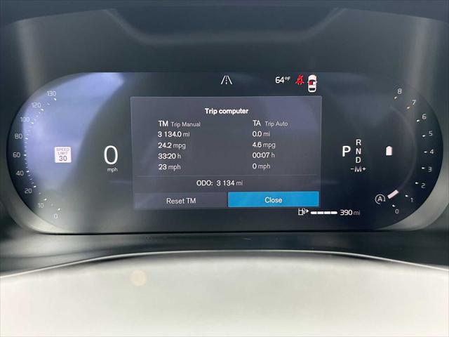 2025 Volvo XC40 B5 Core Bright Theme