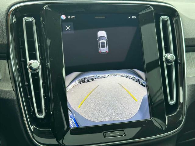 2025 Volvo XC40 B5 Core Bright Theme