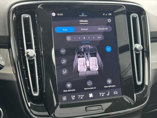 2025 Volvo XC40 B5 Core Bright Theme