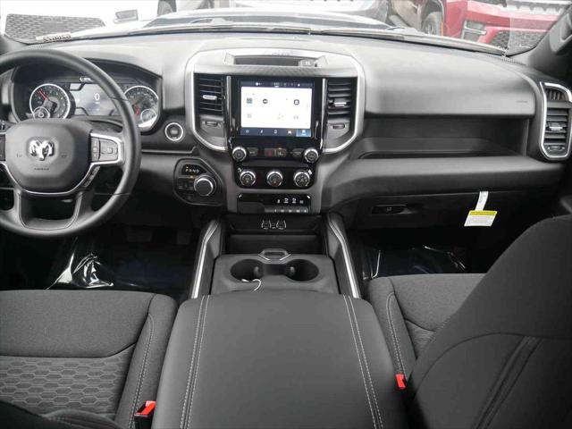 2026 RAM 1500 RAM 1500 EXPRESS CREW CAB 4X4 57 BOX