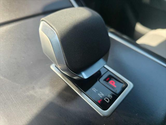 2026 Land Rover Range Rover Velar P250 Dynamic SE