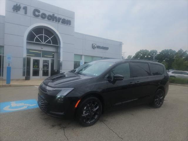 2027 Chrysler Pacifica Limited for sale in Natrona Heights, PA