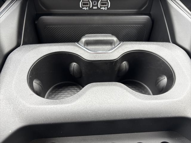 2026 RAM 1500 RAM 1500 EXPRESS CREW CAB 4X4 57 BOX