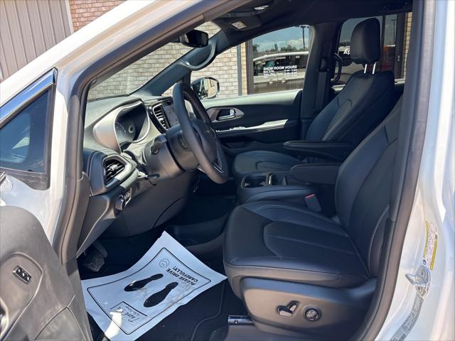 2027 Chrysler Pacifica PACIFICA SELECT