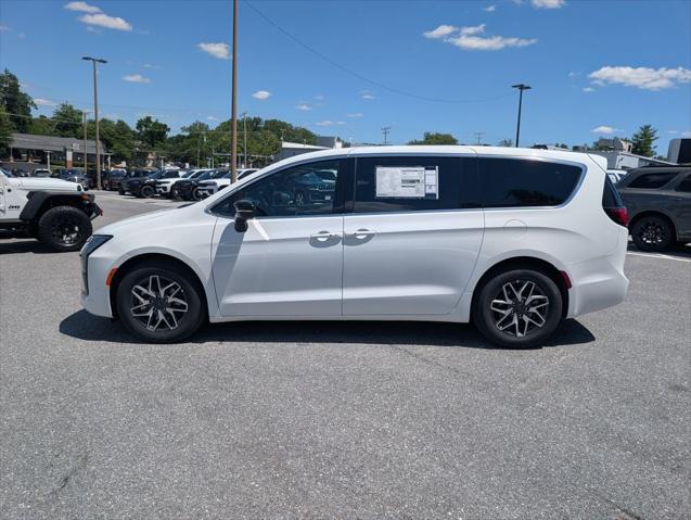 2027 Chrysler Pacifica PACIFICA LIMITED