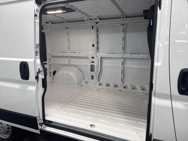 2026 Ram ProMaster Cargo Van Tradesman Low Roof 136 WB w/Pass Seat