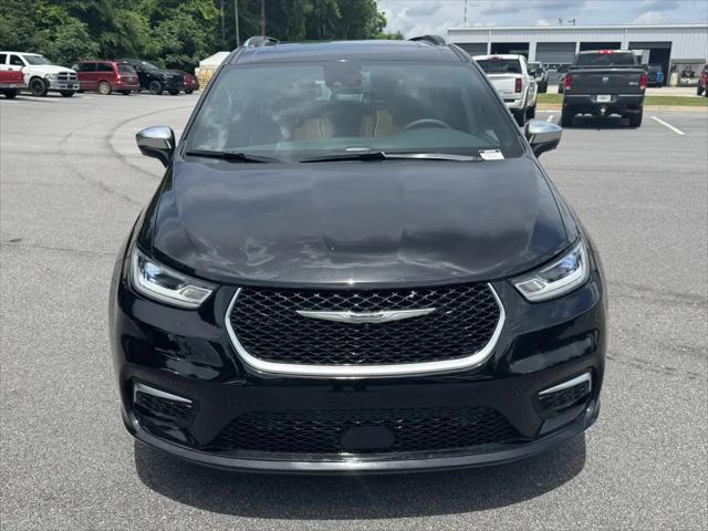 2024 Chrysler Pacifica Hybrid Pinnacle