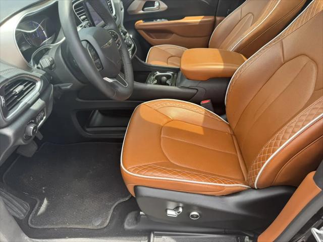 2024 Chrysler Pacifica Hybrid Pinnacle