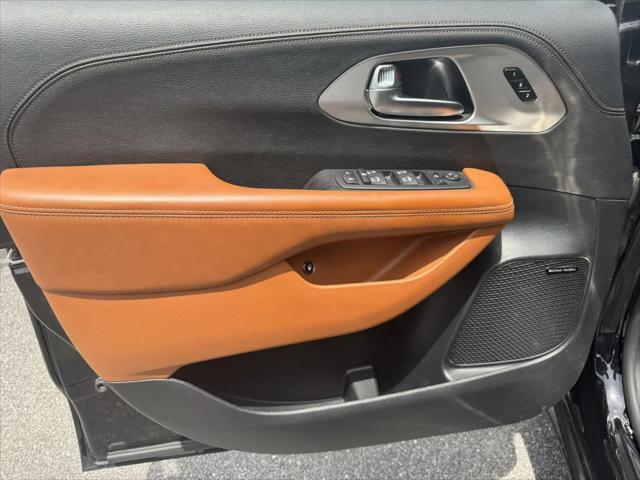 2024 Chrysler Pacifica Hybrid Pinnacle
