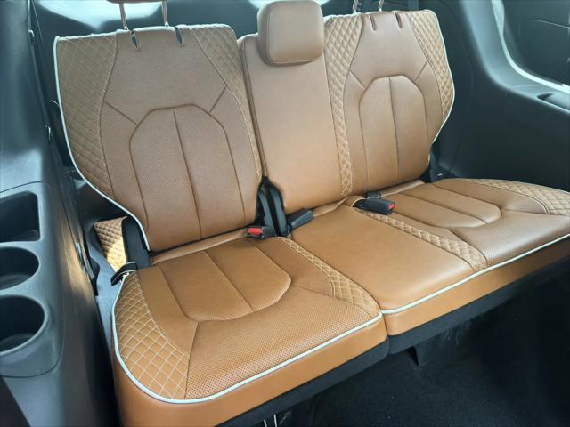 2024 Chrysler Pacifica Hybrid Pinnacle