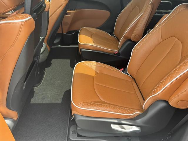 2024 Chrysler Pacifica Hybrid Pinnacle