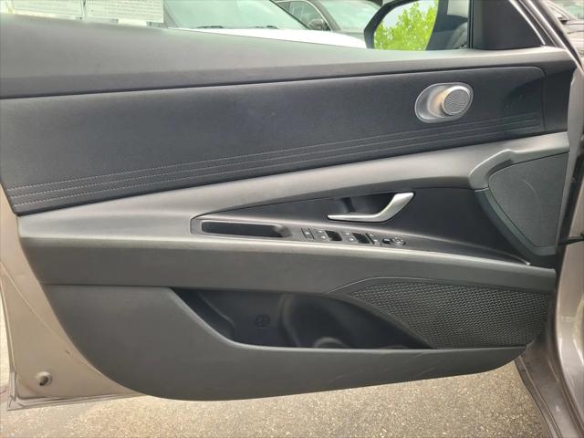 2025 Hyundai Elantra SE