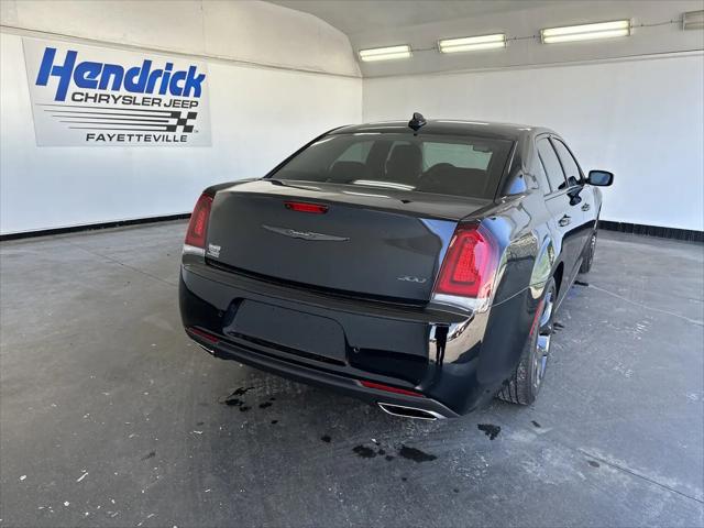 2022 Chrysler 300 Touring L